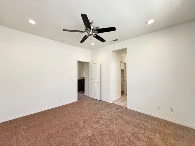 Building Photo - Bright & Inviting 2BR/2.5BA Townhome Near ...