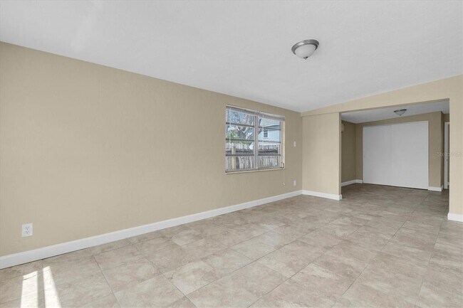 Building Photo - 333 72nd Ave