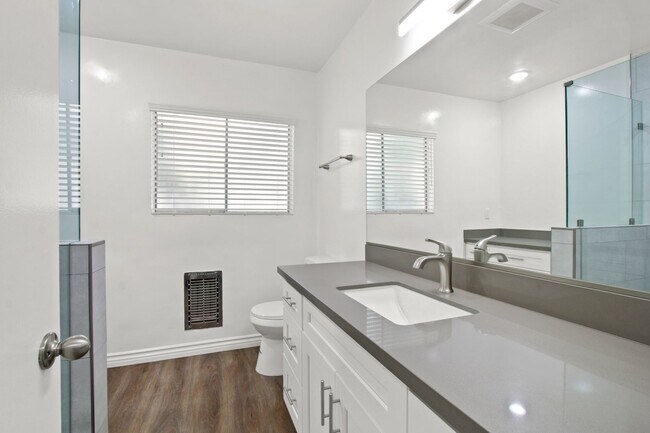 Building Photo - 918 11th St