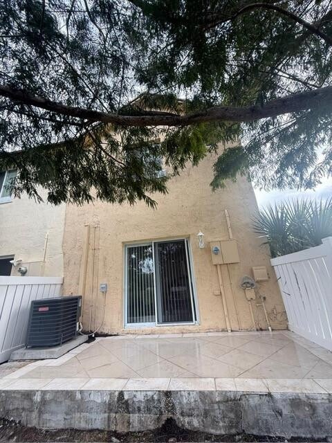 Building Photo - 6615 Winfield Blvd