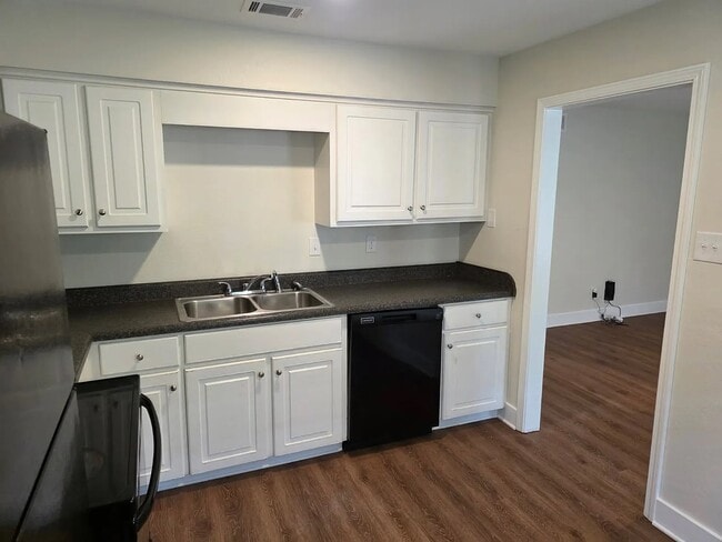 Building Photo - 806 Park Lane