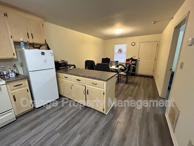 Building Photo - 204 Calhoun St