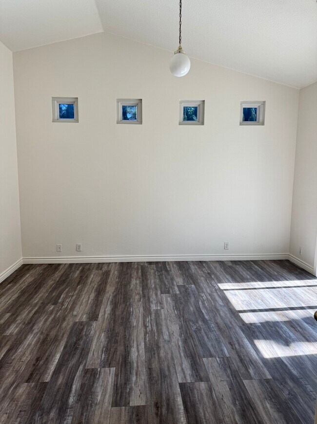 Building Photo - 13885 Portofino St