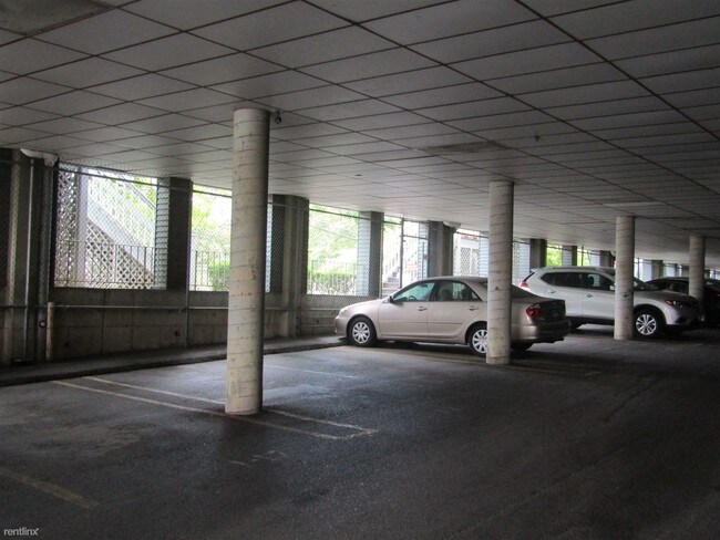 Building Photo - 3 br, 2 bath Condo - Greenwich Ave Condo