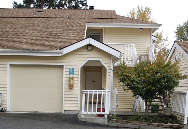 Primary Photo - Remodeled Bellevue Condo
