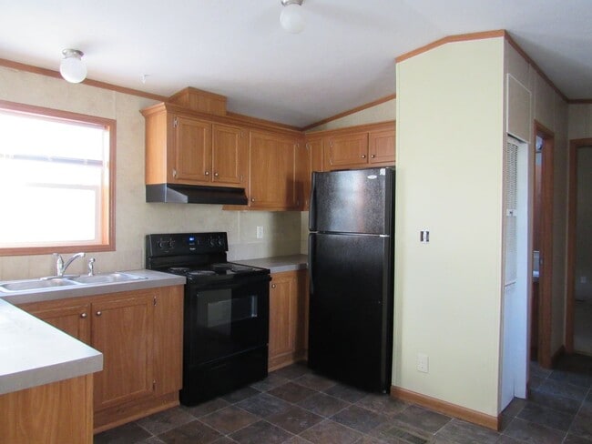 Building Photo - 4894 Eisenhower St