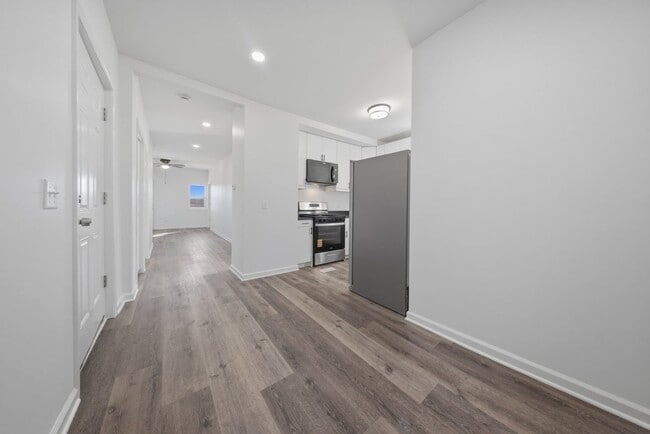 Building Photo - 835 Bishop Ave