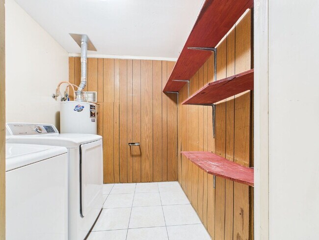 Building Photo - Desert Valley Estates Charm