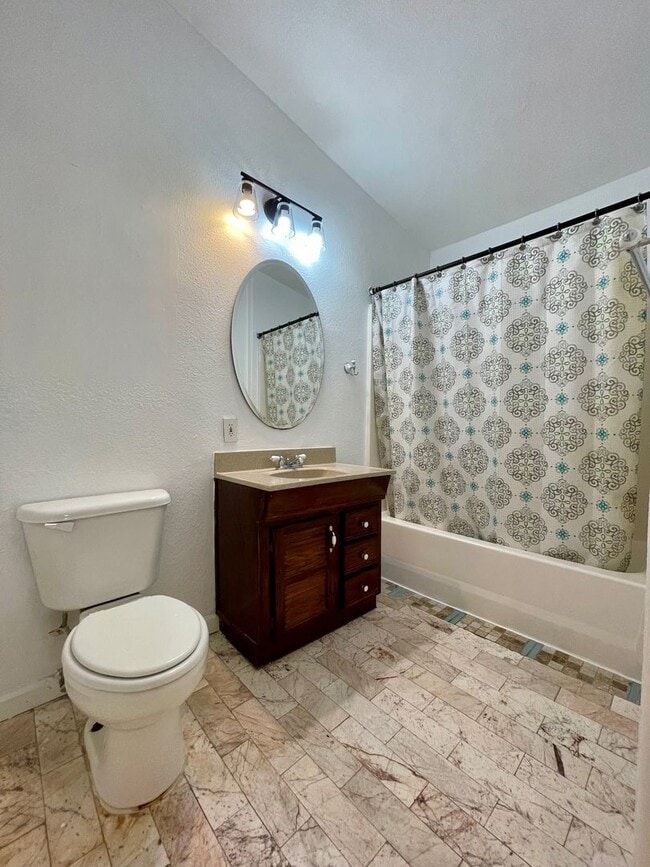 Building Photo - Gorgeous 3 Bedroom 2 Bathroom Home In Lemo...