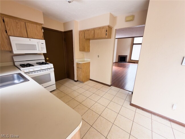 Building Photo - 1363 Belvoir Mews