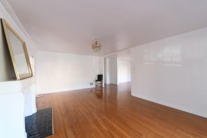 Building Photo - 913 Le Doux Rd