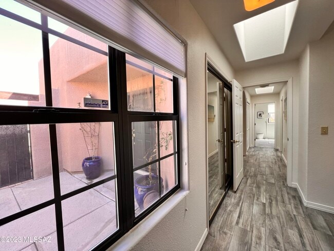 Building Photo - 5848 Bright Star Dr
