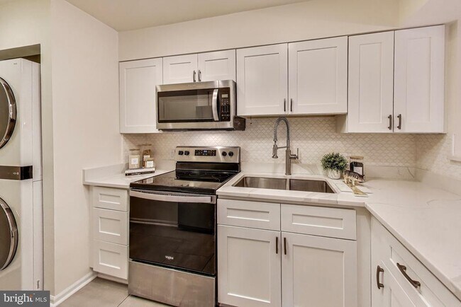 Building Photo - 5821 Inman Park Cir