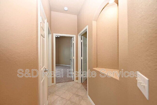 Building Photo - 2618 High Ridge Dr