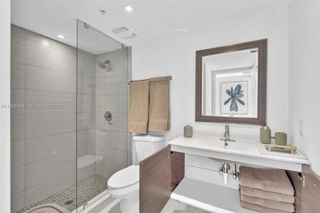 Building Photo - 9901 E Bay Harbor Dr