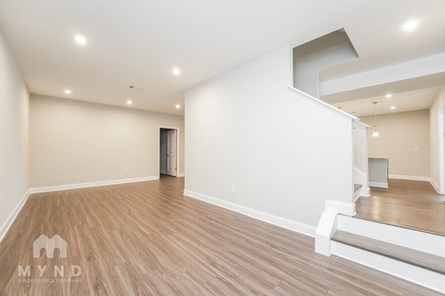 Building Photo - 584 Michigan Cir