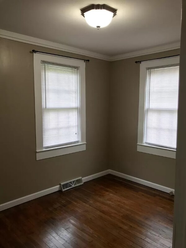 Building Photo - 597 Emma Rd