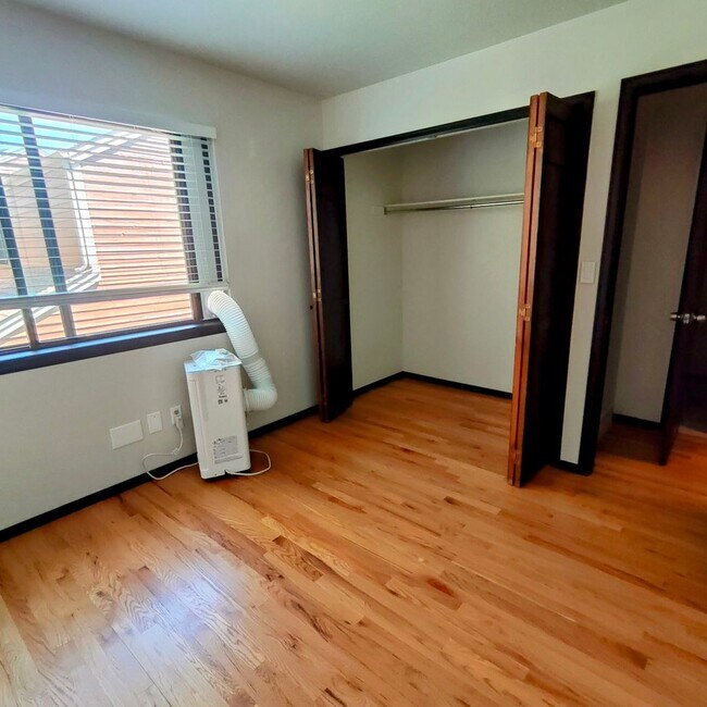 Building Photo - 3BR/2.5BA Townhome for Rent