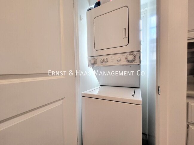 Building Photo - 5632 Hazelbrook Ave