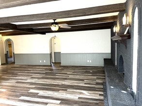 Building Photo - 834 S Western St