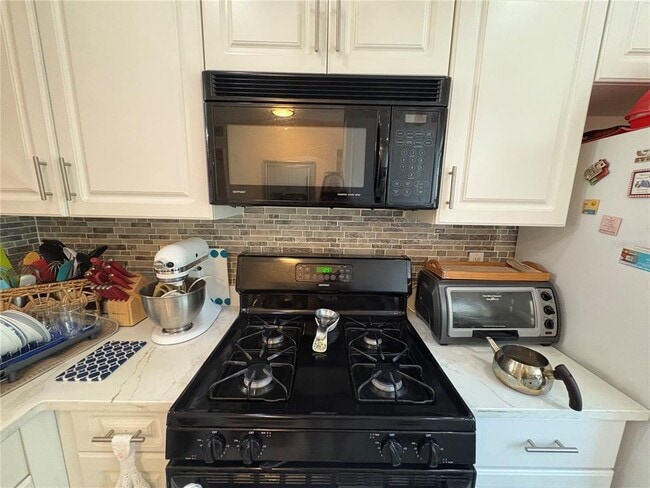 Building Photo - 1606 Flint Dr W