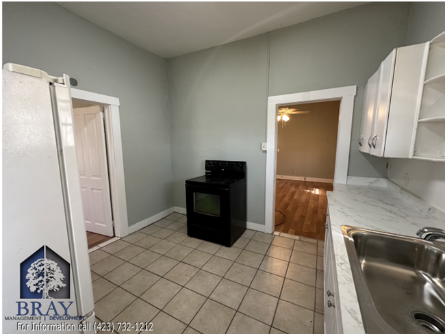 Building Photo - Cozy cottage in the heart of Kingsport!