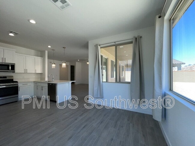 Building Photo - 3263 Secret Pass Canyon Dr