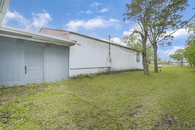 Building Photo - 16900 Wellborne Rd