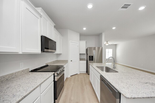 Building Photo - 473 Shoreview Dr