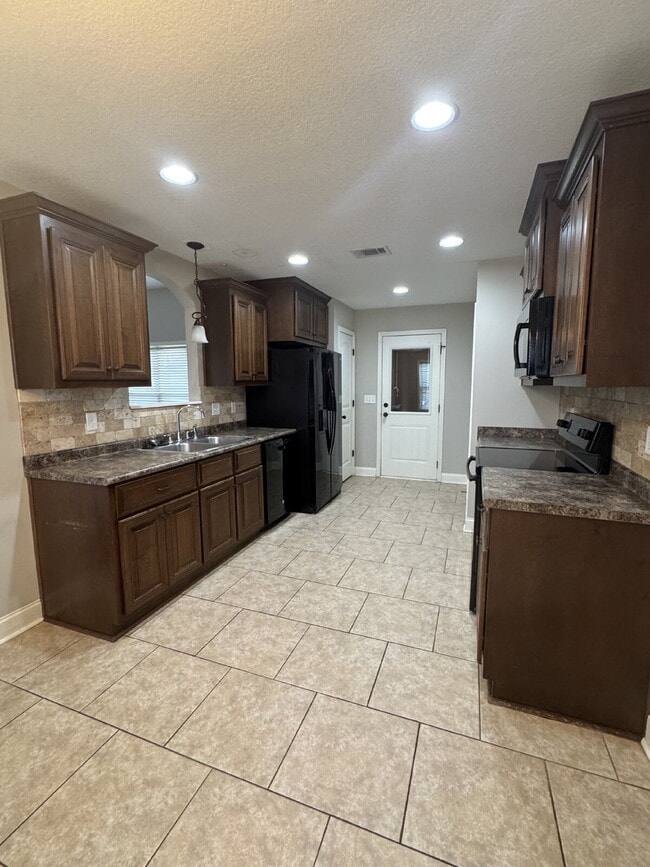 Building Photo - 206 Tudor Pl