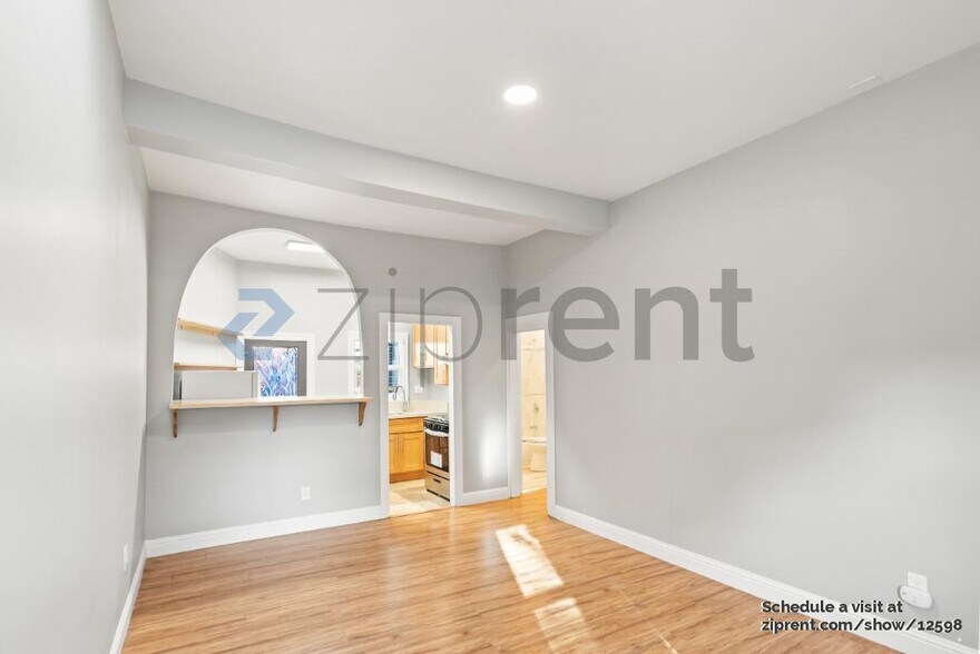 Building Photo - Unit A