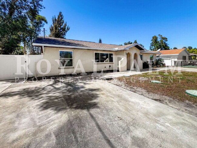 Building Photo - 18660 Miami Blvd