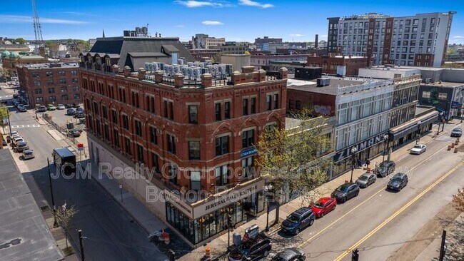 Building Photo - 64 Market St