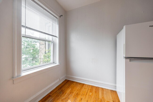 Building Photo - 1145 W Morse Ave