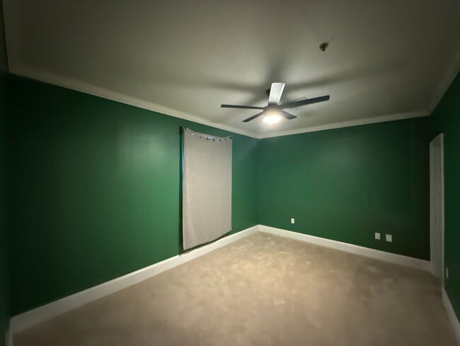 Building Photo - The Ivey's