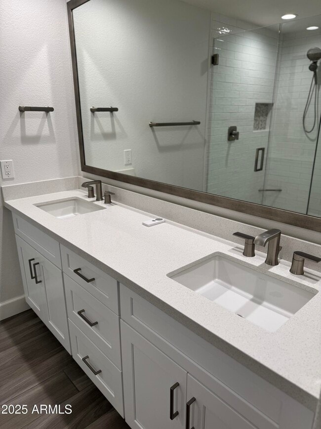 Building Photo - 7960 E Pepper Tree Ln