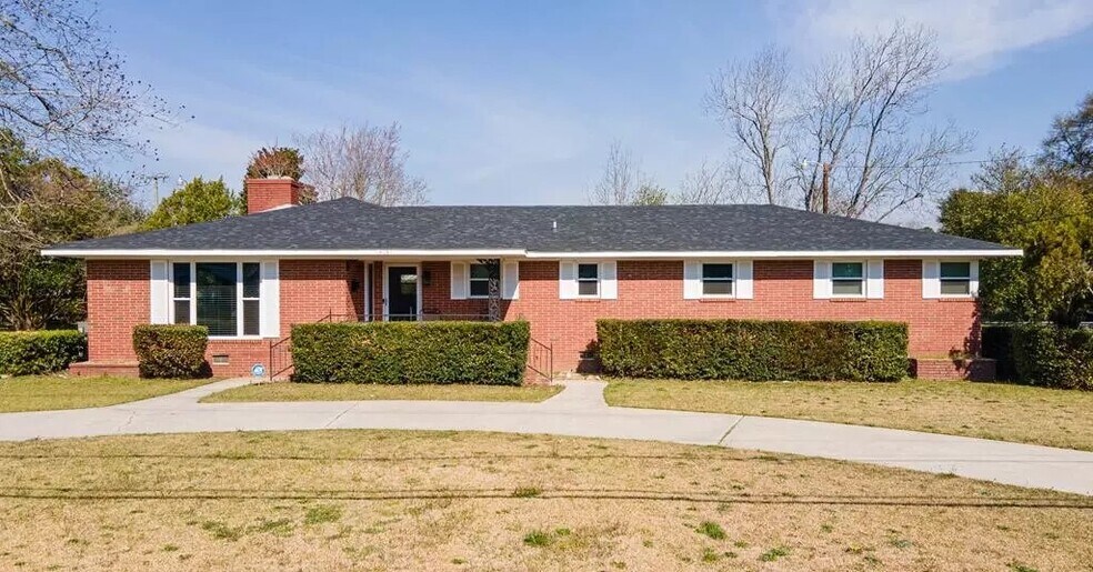 Building Photo - 614 Camellia St NE