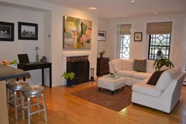 Building Photo - 309 Beacon St