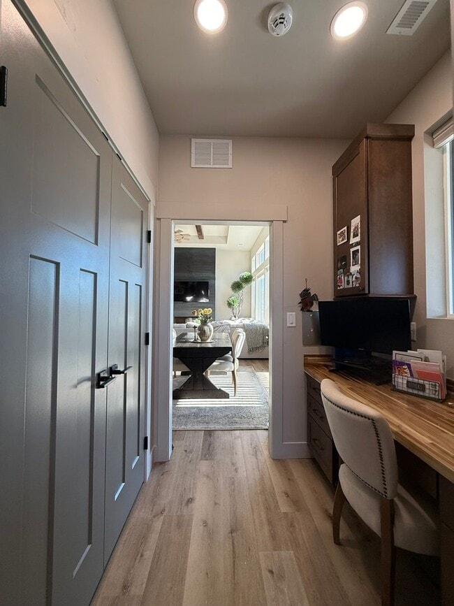 Building Photo - Your Private Oasis Awaits: Spacious 4BR Home with Premium Amenities