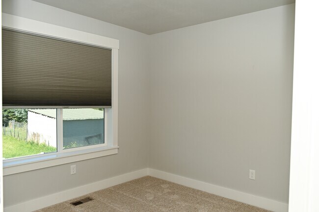Building Photo - 1254 W 290 S