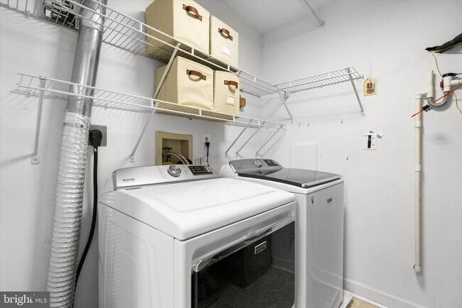 Building Photo - 12221 Fairfield House Dr