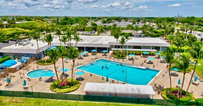 Building Photo - 115 Capri B