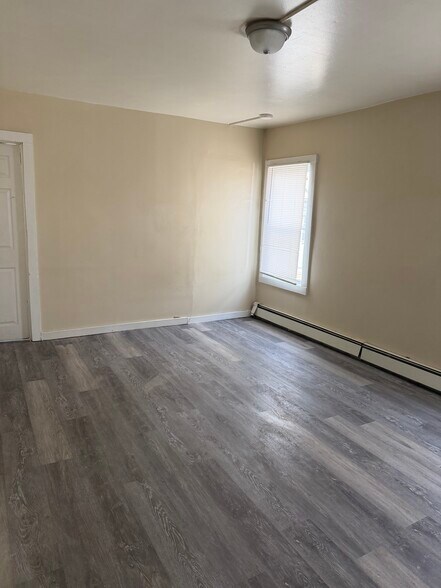 Building Photo - 13 Moores Ct