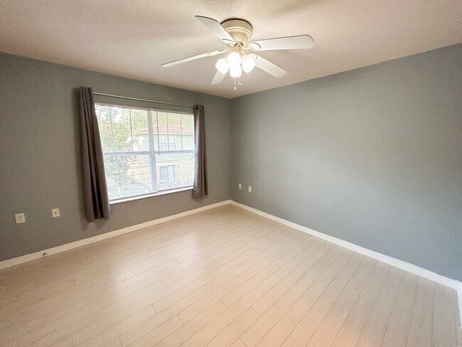 Building Photo - Hailey Gardens #125