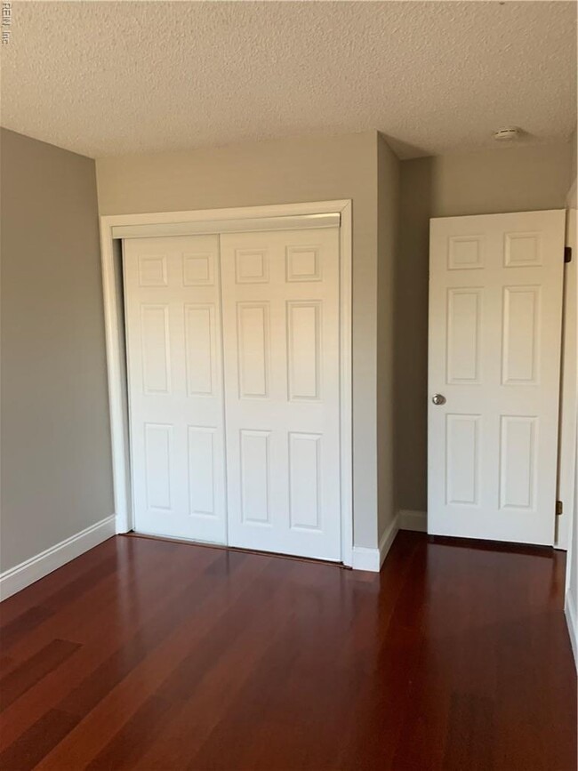 Building Photo - 1654 Jameson Dr