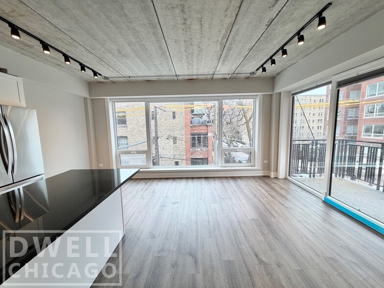 Building Photo - 938 W Carmen Ave