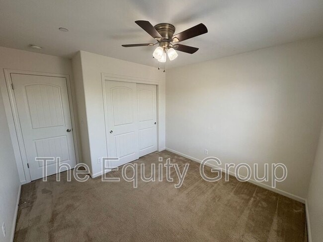 Building Photo - 914 Legend Dr