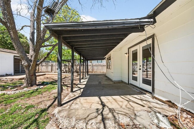 Building Photo - 10004 Woodhaven Dr