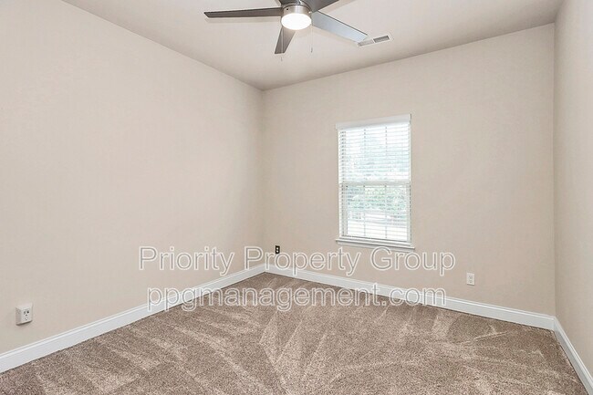 Building Photo - 141 Tall Fern Lp