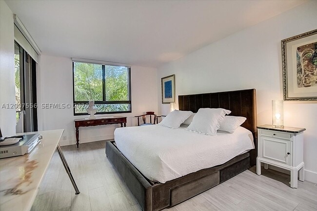 Building Photo - 276 Crandon Blvd
